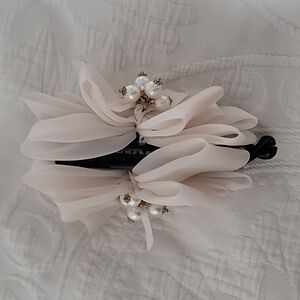Silky Unique Only One Bows Pearls & Rhinestones Banana Clip Comb Limited Edition